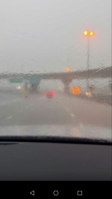 雪州多区雨霞交加遭水浸