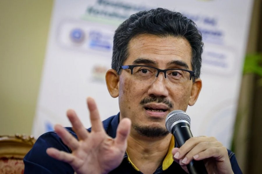 MET Malaysia Director Mohd Hisham at a press conference announcing cloud seeding operations
