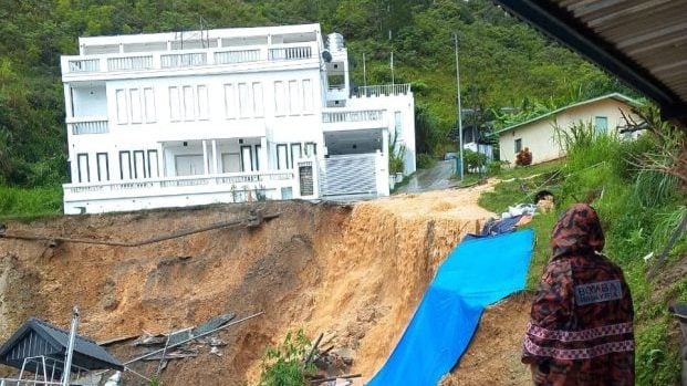 兰瑙土崩水灾现场