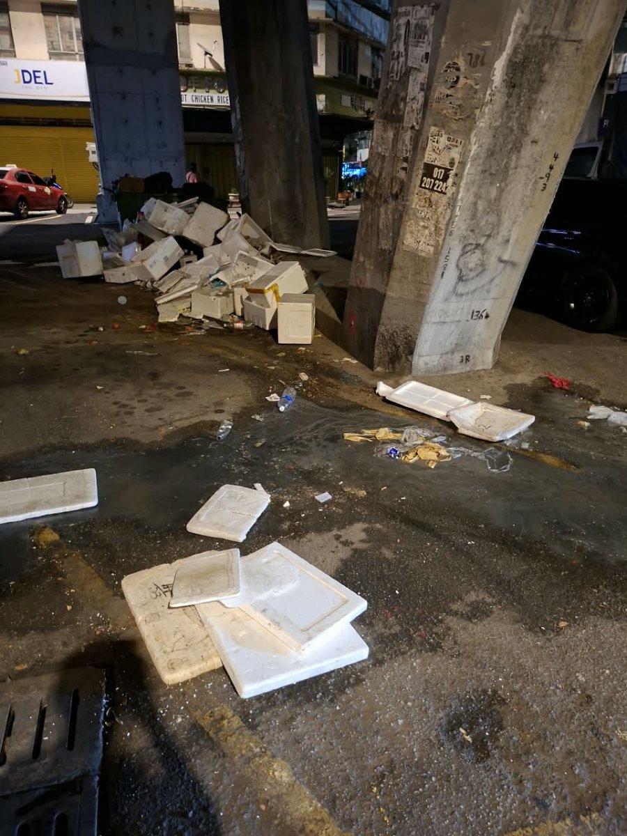 半山芭佑路商民反映停车问题