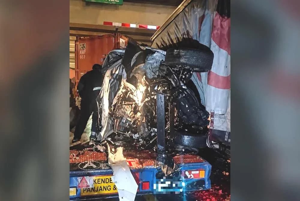 疑似失控的罗里撞上森州陆路交通局休旅车及正在接受检查的车辆